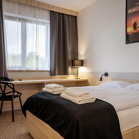Hotel Dworski Galaktyczny Park Warzymice Kültér fotó