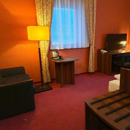 Hotel Dworski Galaktyczny Park Warzymice Kültér fotó