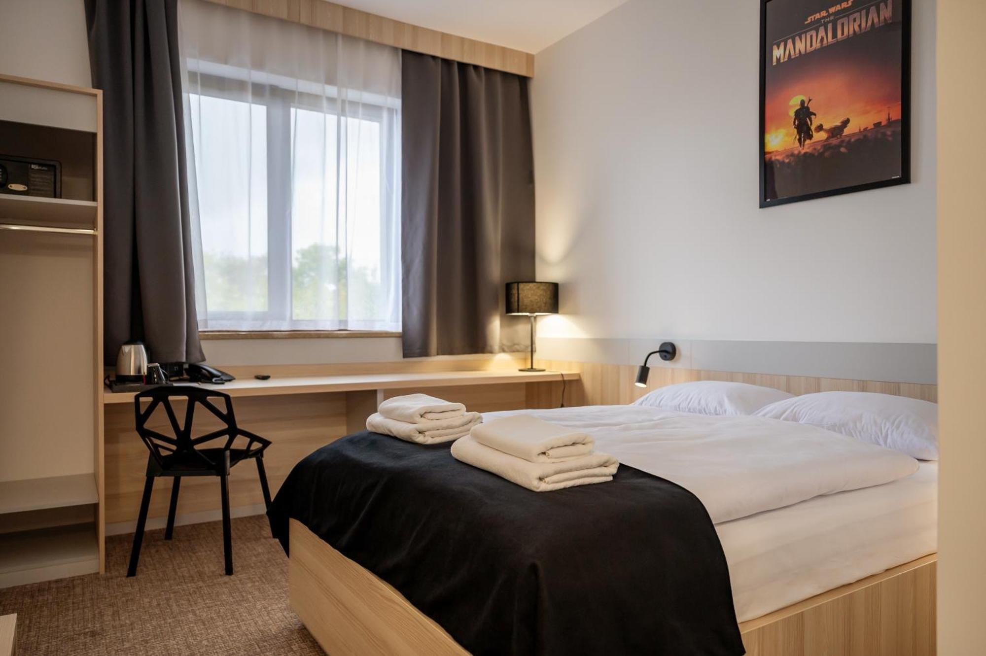 Hotel Dworski Galaktyczny Park Warzymice Kültér fotó