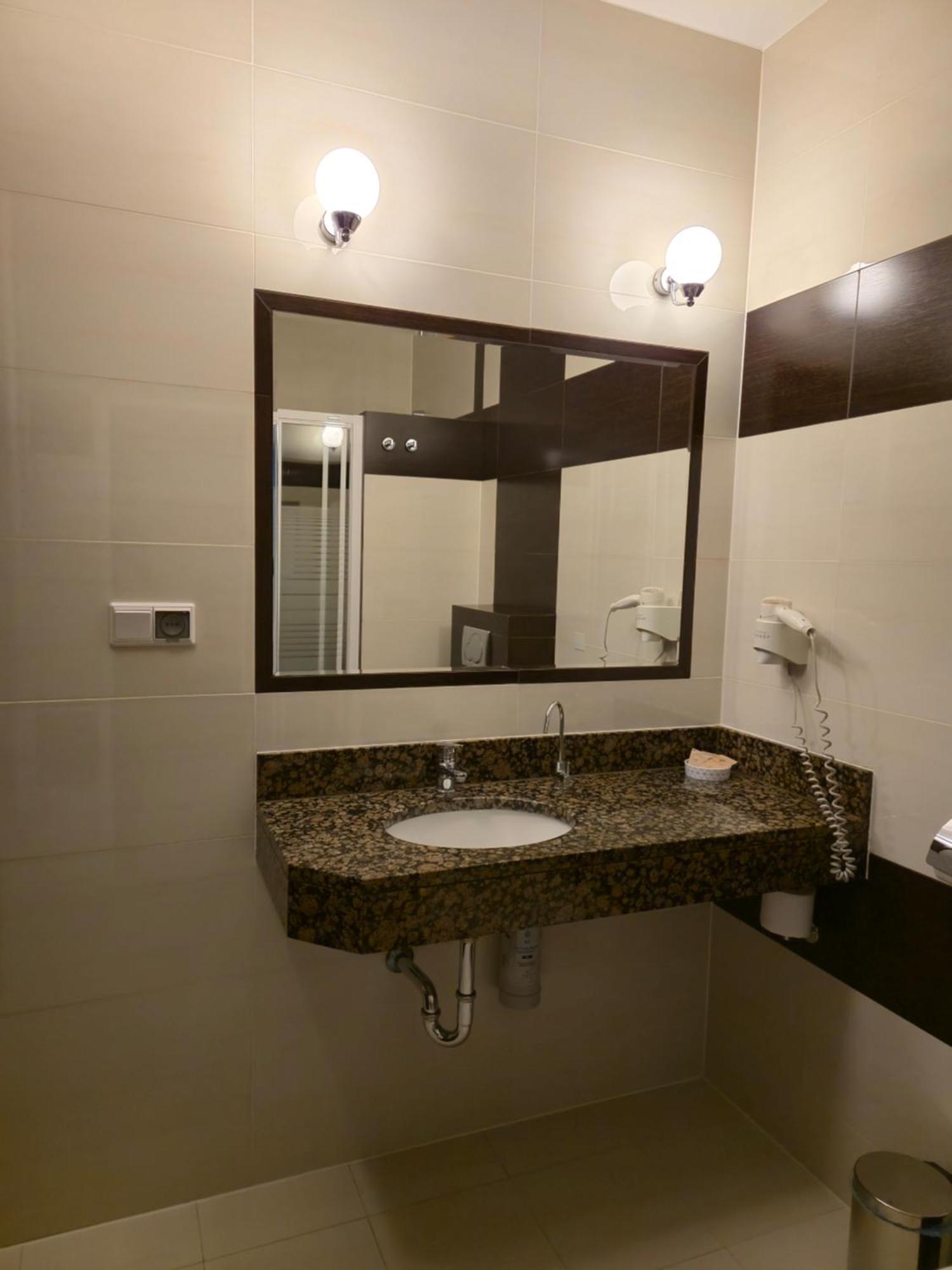 Hotel Dworski Galaktyczny Park Warzymice Kültér fotó