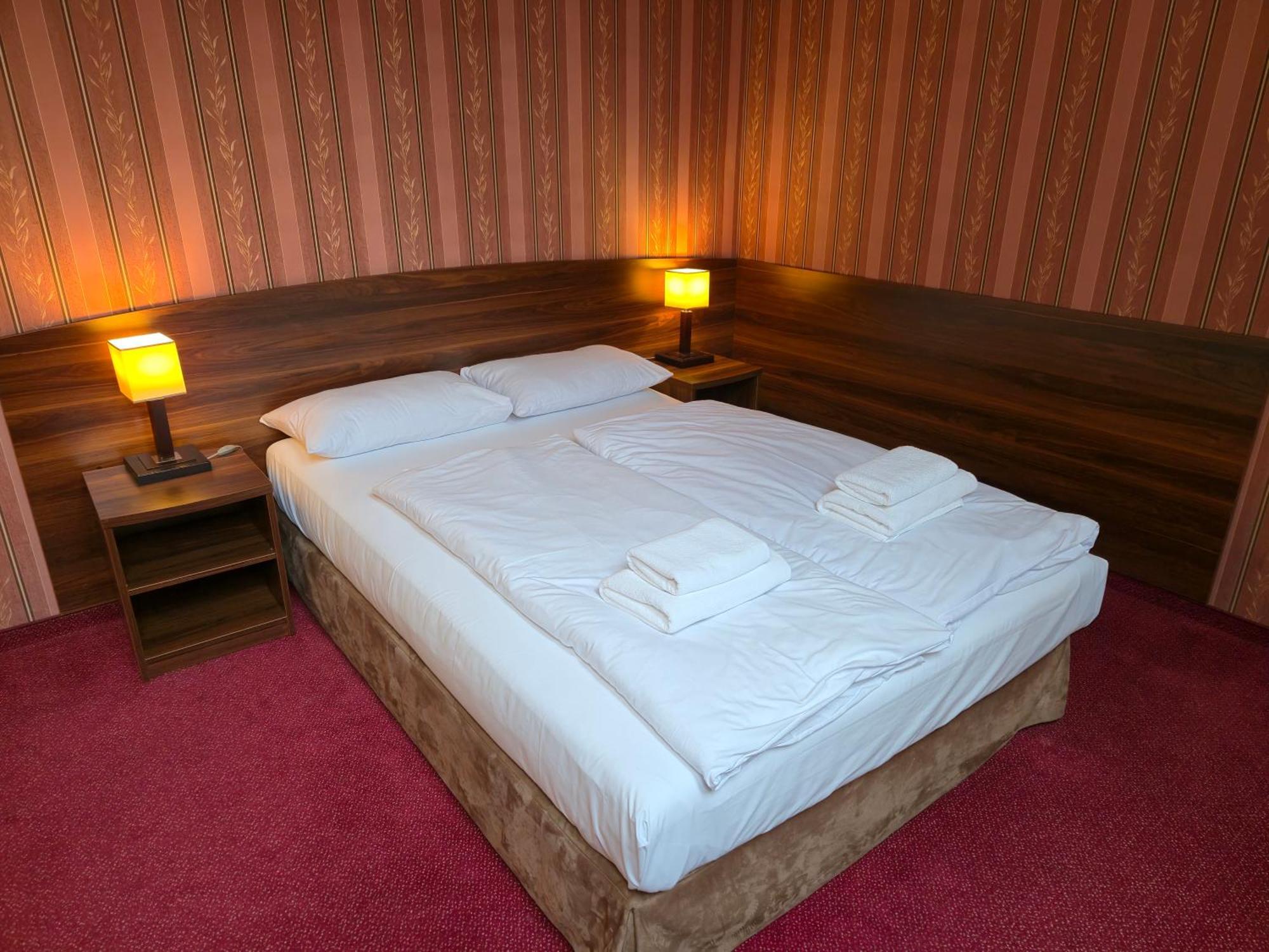 Hotel Dworski Galaktyczny Park Warzymice Kültér fotó
