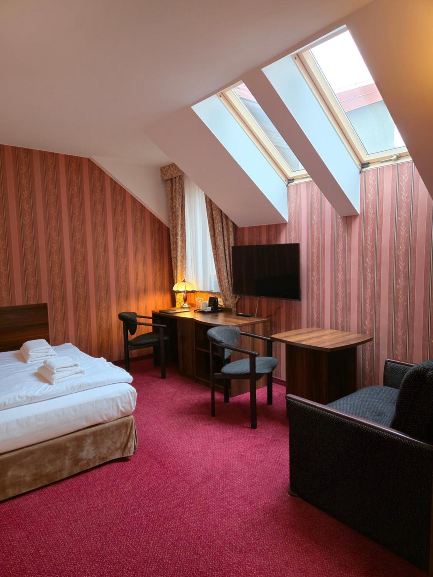 Hotel Dworski Galaktyczny Park Warzymice Kültér fotó