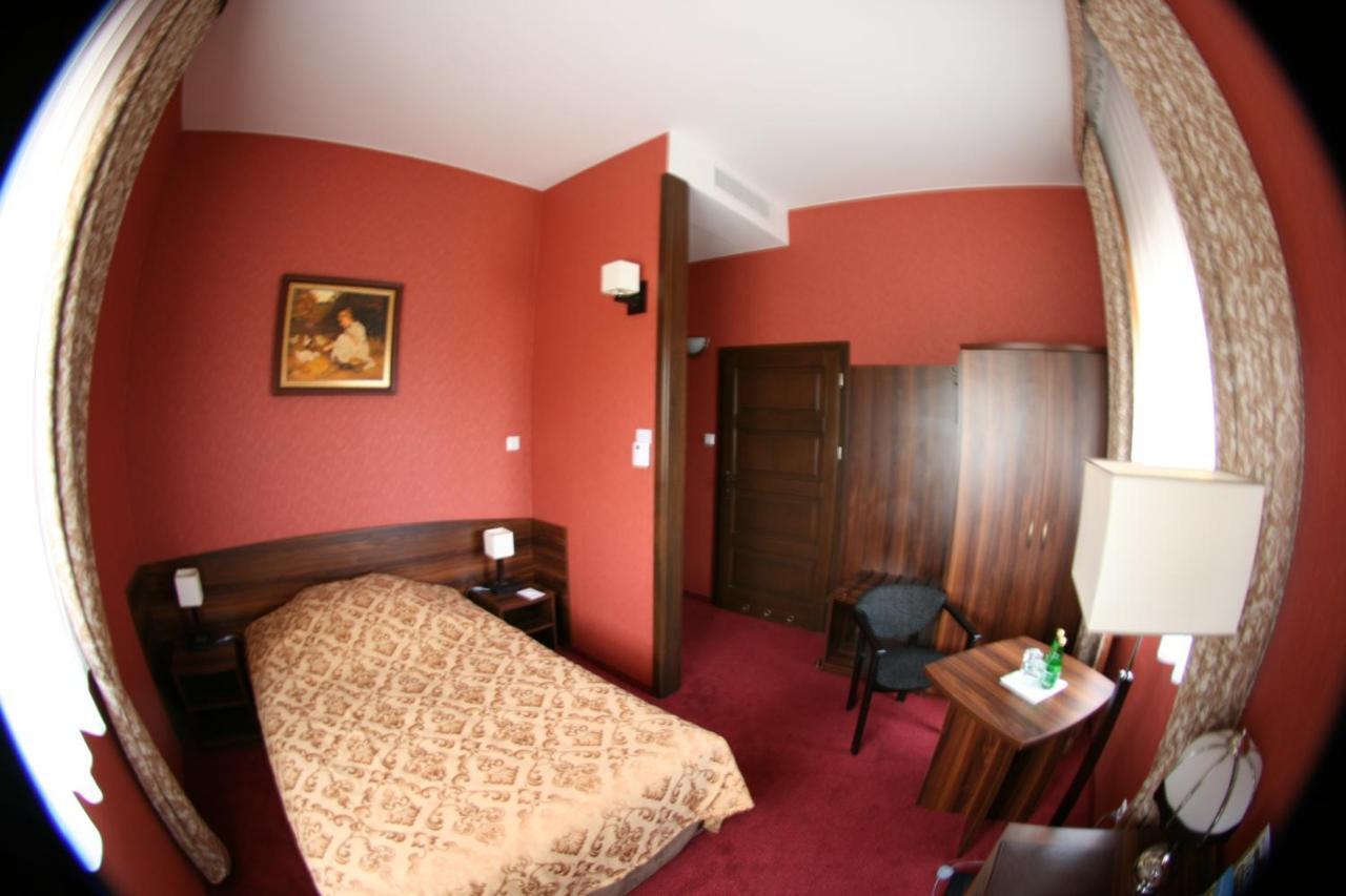 Hotel Dworski Galaktyczny Park Warzymice Szoba fotó